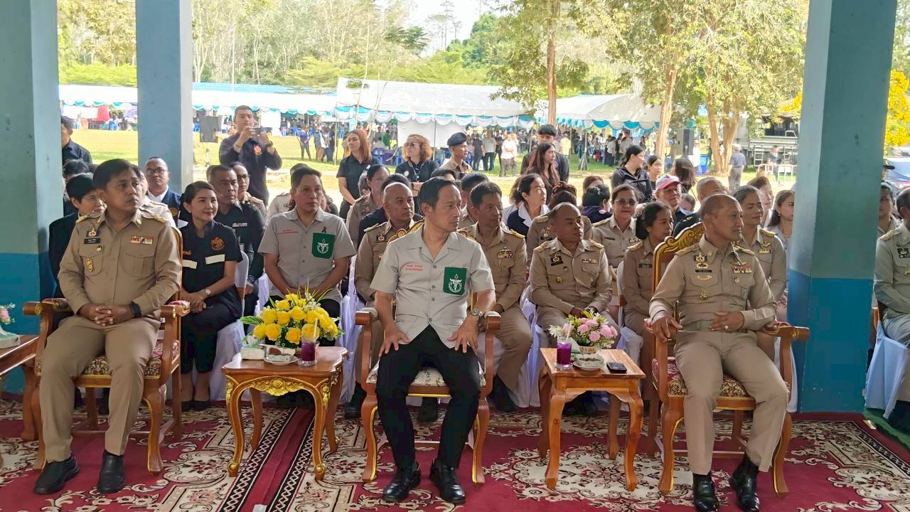 วันพฤหัสบดีที่ 22 มกราคม  2569  โดยนายทรงกลด  สว่างวงศ์ ผู้ว่าราชการจังหวัดตรัง ได้ให้เกียรติมาเป็นประธานในพิธีฯ ในกิจกรรมจังหวัดเคลื่อนที่  ณ โรงเรียนบ้านหนองศรีจันทร์ หมู่ที่ 5 ตำบลหนองบัว อำเภอรัษฎา จังหวัดตรัง
